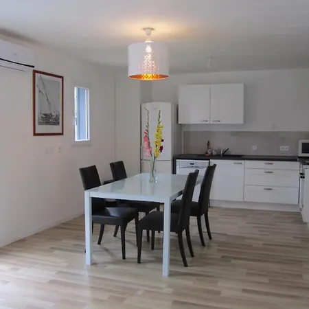 Casa de Férias Maison De Vacances -10 Min A Pied De La Plage *